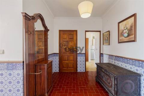 Apartamento T3 com parqueamento e arrecadação