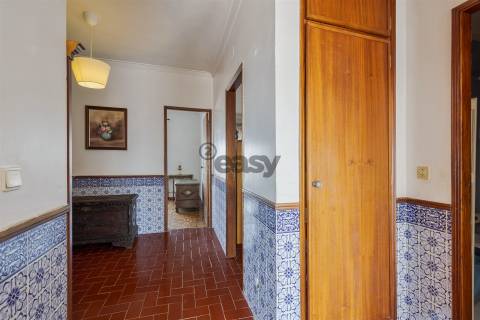 Apartamento T3 com parqueamento e arrecadação