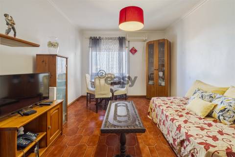 Apartamento T3 com parqueamento e arrecadação