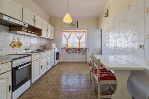 Apartamento T3 com parqueamento e arrecadação