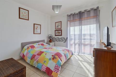 Apartamento T3 com parqueamento e arrecadação