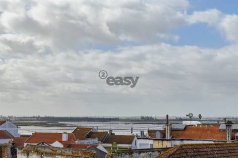 Apartamento T3 com parqueamento e arrecadação