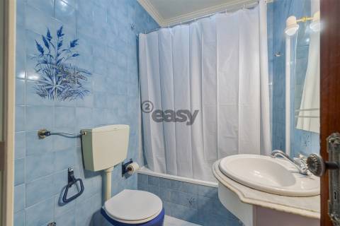 Apartamento T3 com parqueamento e arrecadação