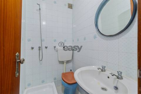 Apartamento T3 com parqueamento e arrecadação