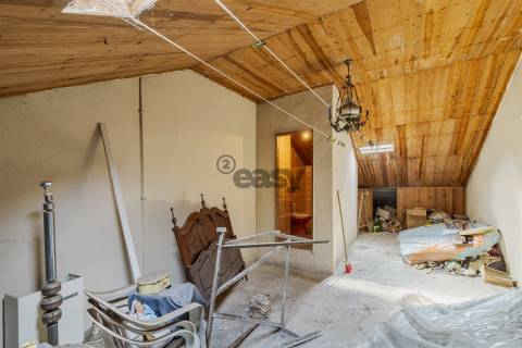 Apartamento T3 com parqueamento e arrecadação