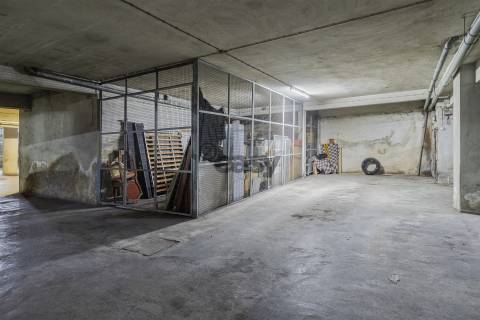 Apartamento T3 com parqueamento e arrecadação