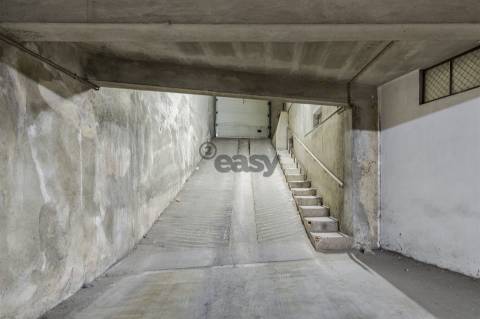 Apartamento T3 com parqueamento e arrecadação