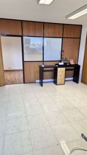 Loja 45 m² com montra | Junto ao metro | Estacionamento fácil