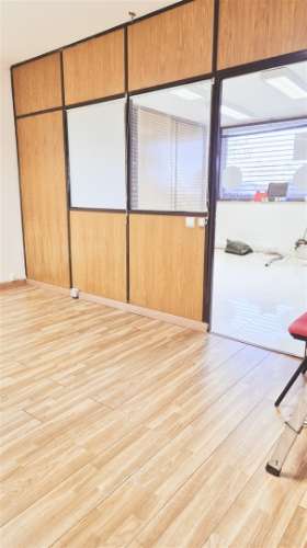 Loja 45 m² com montra | Junto ao metro | Estacionamento fácil