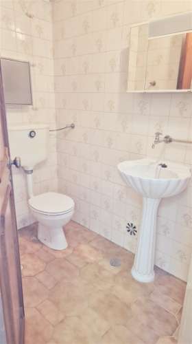 Loja 45 m² com montra | Junto ao metro | Estacionamento fácil