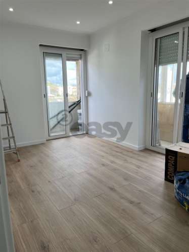 Remodelado Junto às Portas Benfica Oferta da Escritura