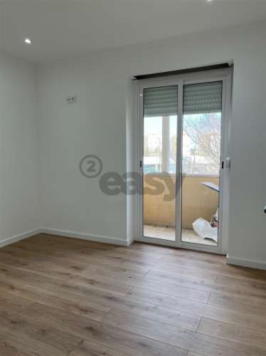 Remodelado Junto às Portas Benfica Oferta da Escritura