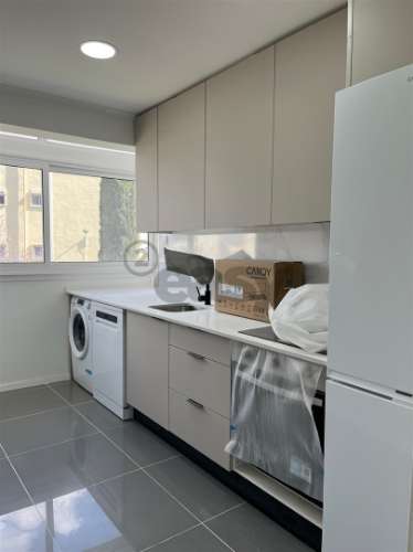 Remodelado Junto às Portas Benfica Oferta da Escritura