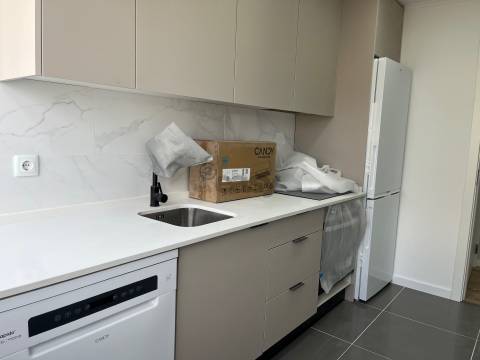 Remodelado Junto às Portas Benfica Oferta da Escritura