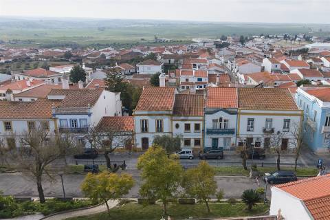 Casa Senhorial c/ 10 divisões remodelada em Rua Emblemática de Castro Verde