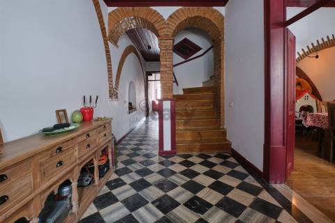 Casa Senhorial c/ 10 divisões remodelada em Rua Emblemática de Castro Verde