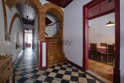 Casa Senhorial c/ 10 divisões remodelada em Rua Emblemática de Castro Verde