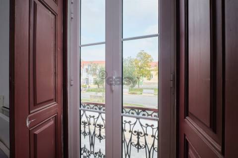 Casa Senhorial c/ 10 divisões remodelada em Rua Emblemática de Castro Verde