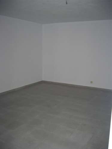 Apartamento T3 em Queijas com 2 Parqueamentos e Arrecadação