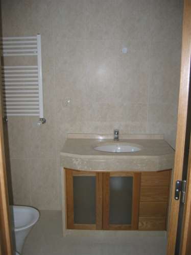 Apartamento T3 em Queijas com 2 Parqueamentos e Arrecadação