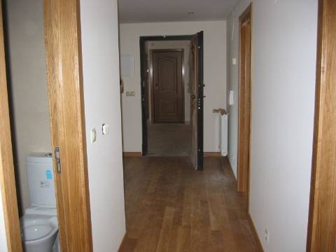 Apartamento T3 em Queijas com 2 Parqueamentos e Arrecadação