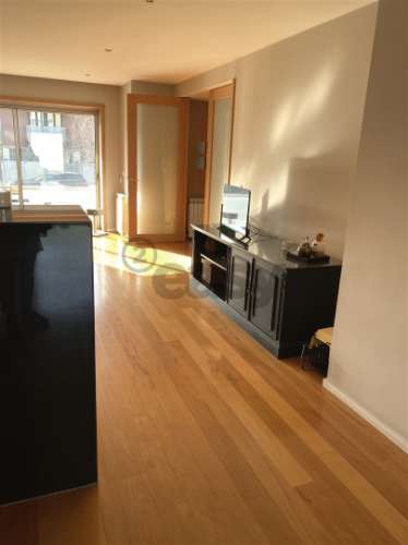 MORADIA EM BANDA T4 COM JARDIM