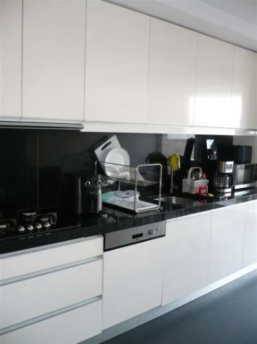 MORADIA EM BANDA T4 COM JARDIM