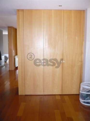 MORADIA EM BANDA T4 COM JARDIM