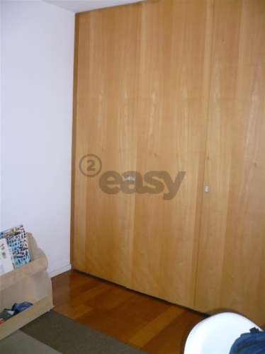 MORADIA EM BANDA T4 COM JARDIM