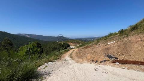 Moradia T3 Térrea Nova em Sopo – Vistas Panorâmicas e Design Moderno