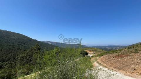 Moradia T3 Térrea Nova em Sopo – Vistas Panorâmicas e Design Moderno