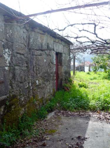 Quinta Minhota em Covas: Pedra, Água de Mina e Vistas Infinitas