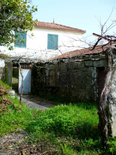 Quinta Minhota em Covas: Pedra, Água de Mina e Vistas Infinitas