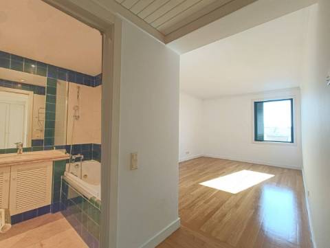 Apartamento Exclusivo T3 + 2 no Prestigiado Pátio Bagatela – Amoreiras, Lisboa