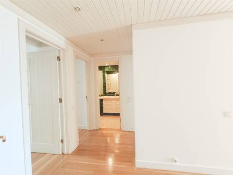 Apartamento Exclusivo T3 + 2 no Prestigiado Pátio Bagatela – Amoreiras, Lisboa