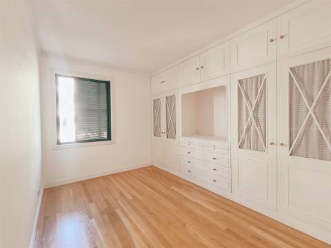 Apartamento Exclusivo T3 + 2 no Prestigiado Pátio Bagatela – Amoreiras, Lisboa