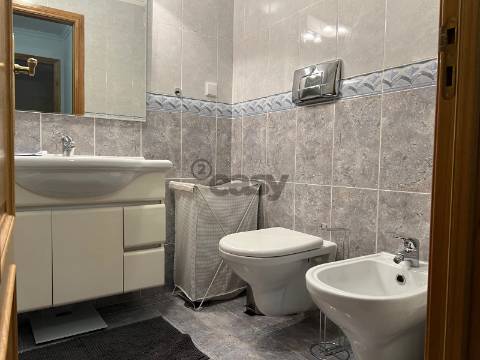 Apartamento 3 quartos e parqueamento