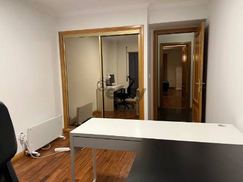 Apartamento 3 quartos e parqueamento