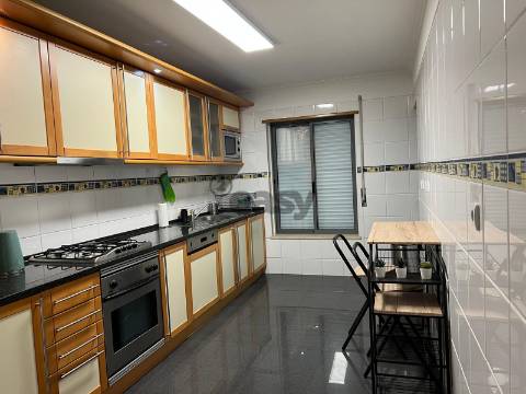 Apartamento 3 quartos e parqueamento