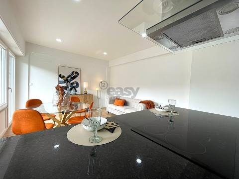 T3 Totalmente Remodelado com Varanda e Suite – Pronto a Habitar