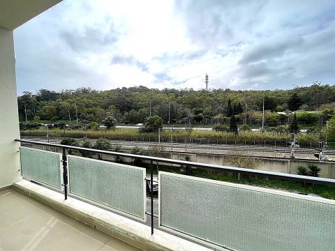 T3 Totalmente Remodelado com Varanda e Suite – Pronto a Habitar