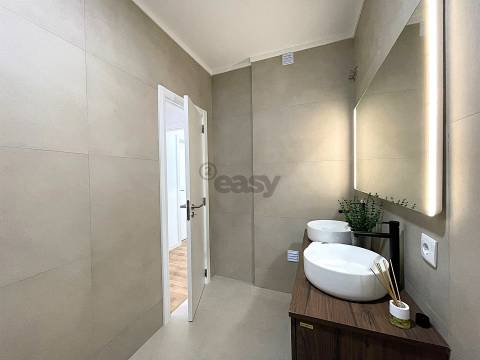 T3 Totalmente Remodelado com Varanda e Suite – Pronto a Habitar