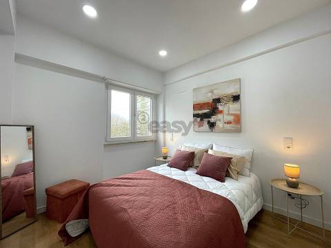 T3 Totalmente Remodelado com Varanda e Suite – Pronto a Habitar