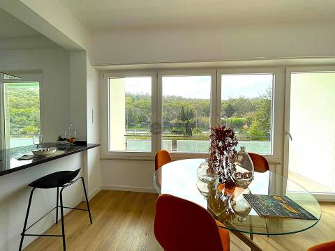 T3 Totalmente Remodelado com Varanda e Suite – Pronto a Habitar