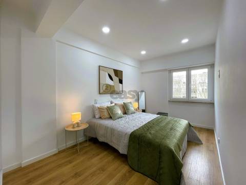 T3 Totalmente Remodelado com Varanda e Suite – Pronto a Habitar