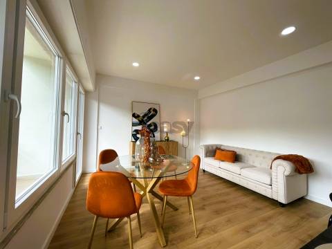 T3 Totalmente Remodelado com Varanda e Suite – Pronto a Habitar