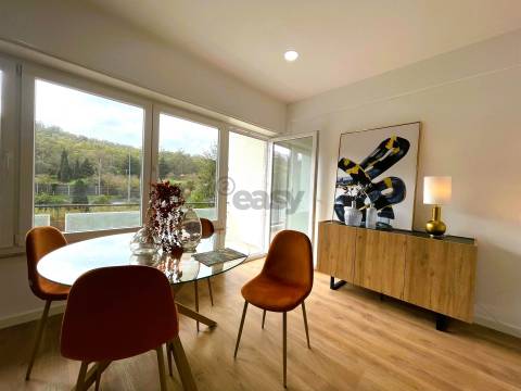 T3 Totalmente Remodelado com Varanda e Suite – Pronto a Habitar