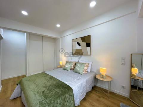 T3 Totalmente Remodelado com Varanda e Suite – Pronto a Habitar