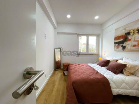 T3 Totalmente Remodelado com Varanda e Suite – Pronto a Habitar