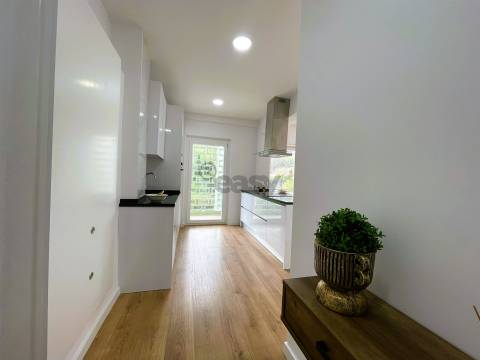 T3 Totalmente Remodelado com Varanda e Suite – Pronto a Habitar